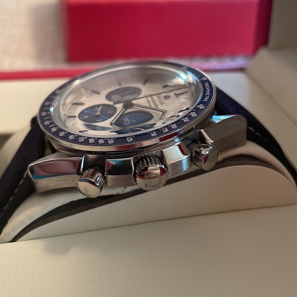 Omega Speedmaster 50th Moon Watch Apollo Snoopy replica. Box and bag. - Picture 2 of 3